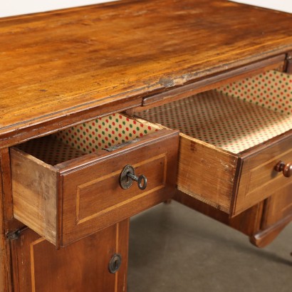 Neoclassical Desk Walnut Italy XVIII Century