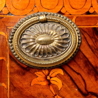 Chest of Drawers Neoclassical Walnut Italy XVIII Century