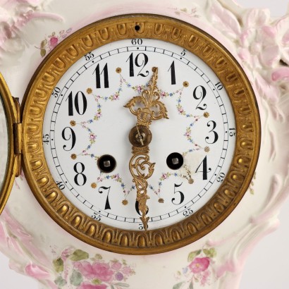 Reloj de pie de porcelana en